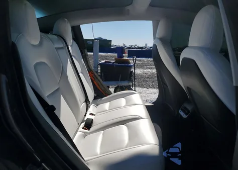 2019 Tesla Model 3 z USA, uszkodzony, nr VIN 5YJ3E1EBXKF450371